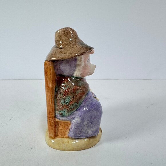 Royal Albert England Beatrix Potter "And This Little Pig Had None" Figurine 1992 - Picture 5 of 7